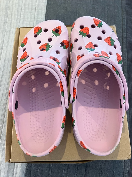 CROCS Shoes - Pink Strawberry Print woman’s Crocs